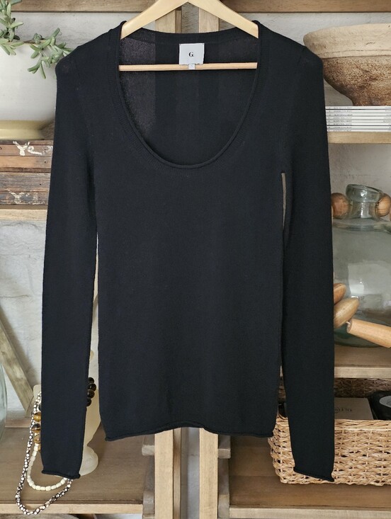 Goop Sweaters - The G. Label by Goop GWYN Lynn 100% Cashmere Scoop-Neck Sweater Black